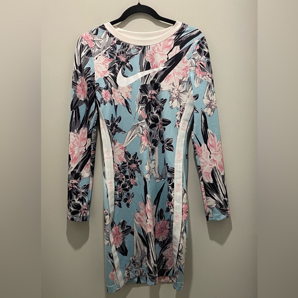 Nike Hyper Femme Floral Logo Print Athletic Dress Women’s Size M Activewear EUC